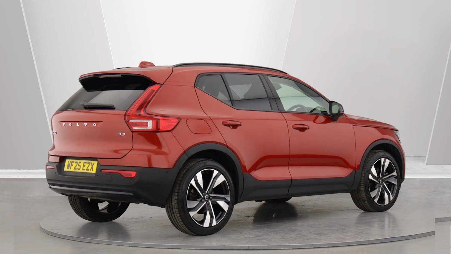 Used Volvo XC40 2025 for sale - 76137545: Photo 2