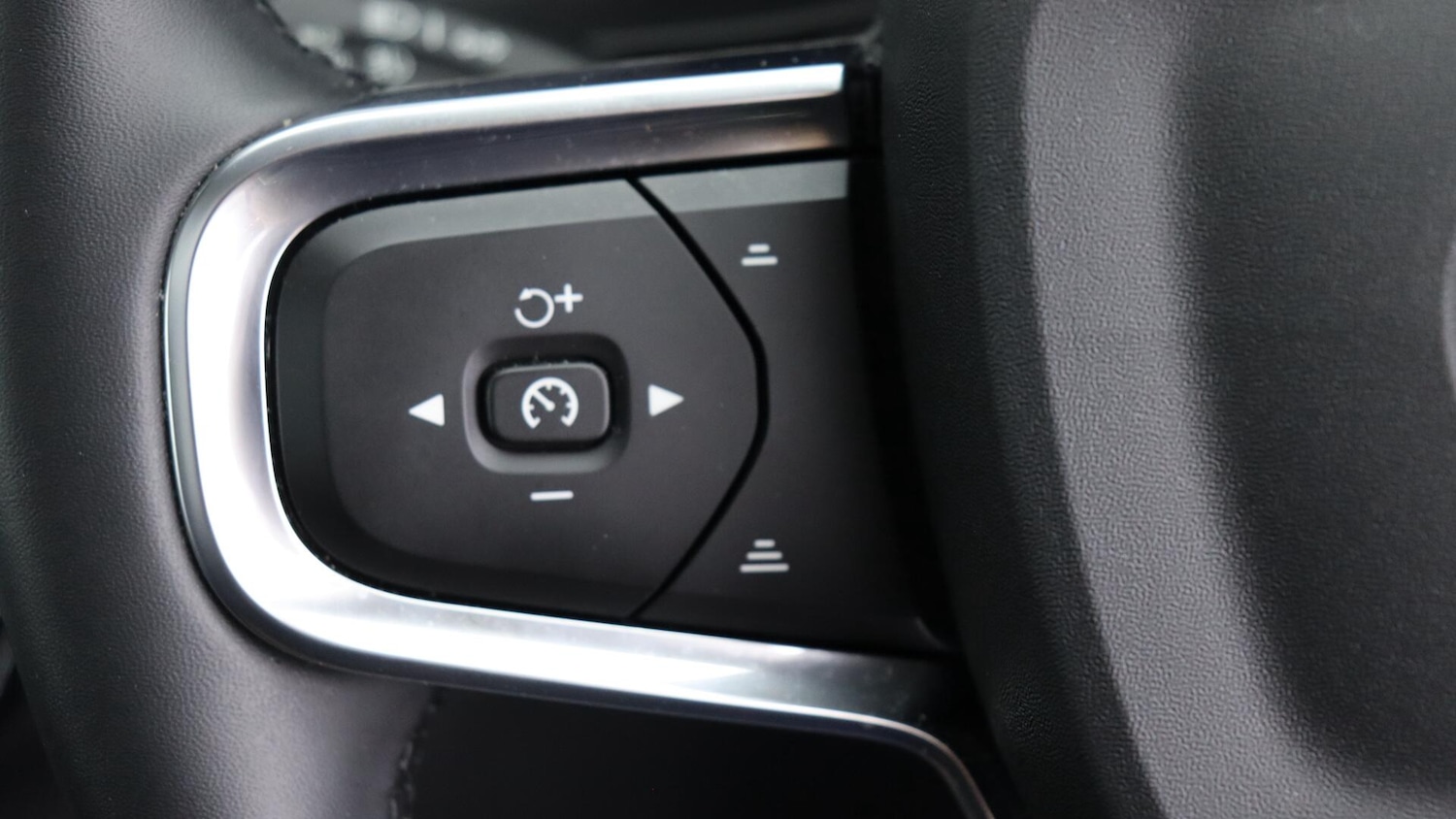 Used Volvo XC40 2025 for sale - 76137545: Photo 21