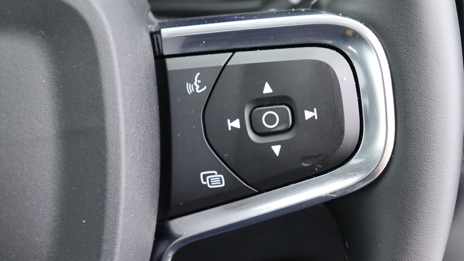 Used Volvo XC40 2025 for sale - 76137545: Photo 22