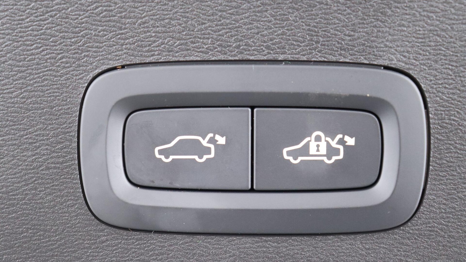 Used Volvo XC40 2025 for sale - 76137545: Photo 35