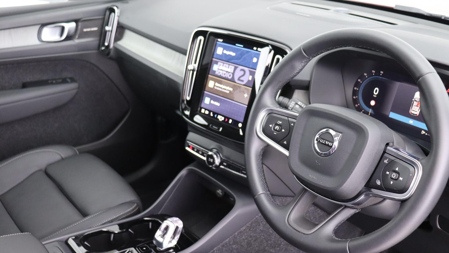 Used Volvo XC40 2025 for sale - 76137545: Photo 4