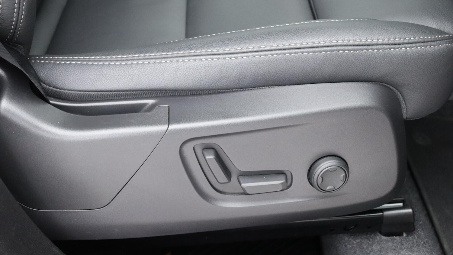 Used Volvo XC40 2025 for sale - 76137545: Photo 42