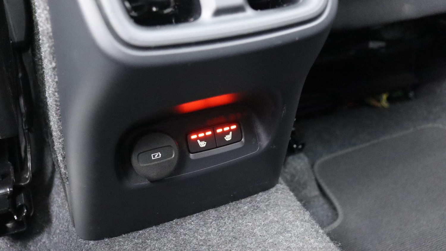 Used Volvo XC40 2025 for sale - 76137545: Photo 44