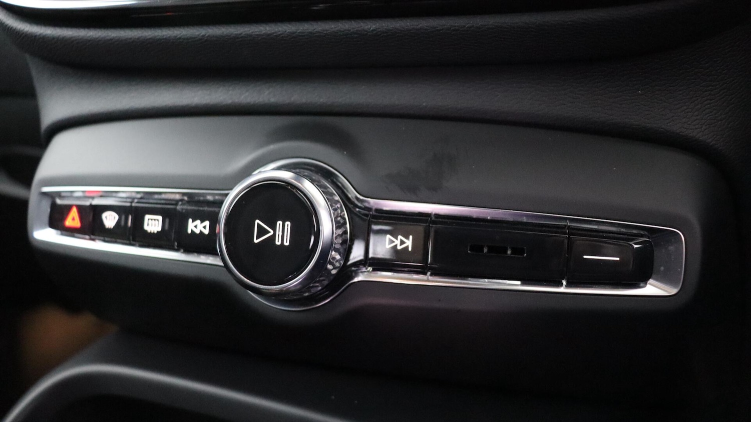Used Volvo XC40 2025 for sale - 76137545: Photo 46
