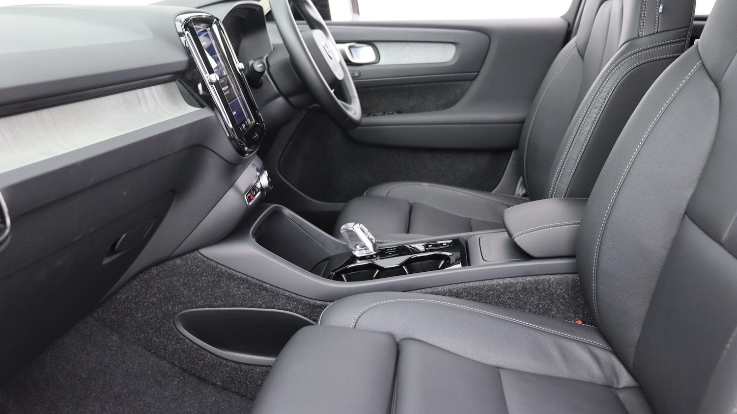 Used Volvo XC40 2025 for sale - 76137545: Photo 49