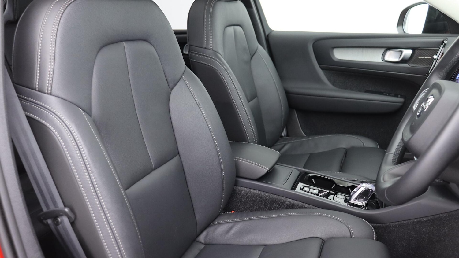 Used Volvo XC40 2025 for sale - 76137545: Photo 52
