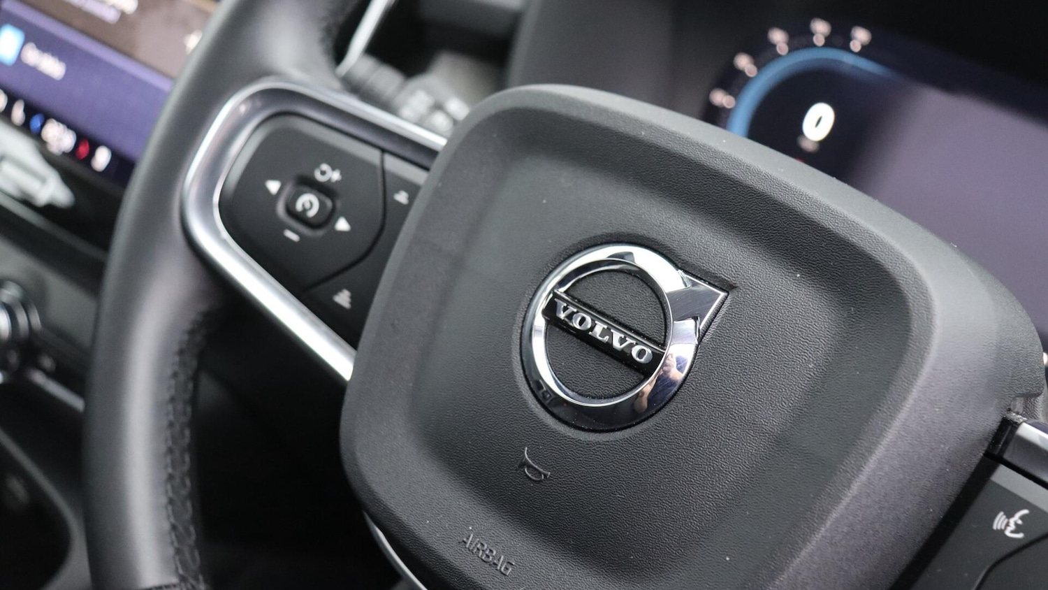 Used Volvo XC40 2025 for sale - 76137545: Photo 53