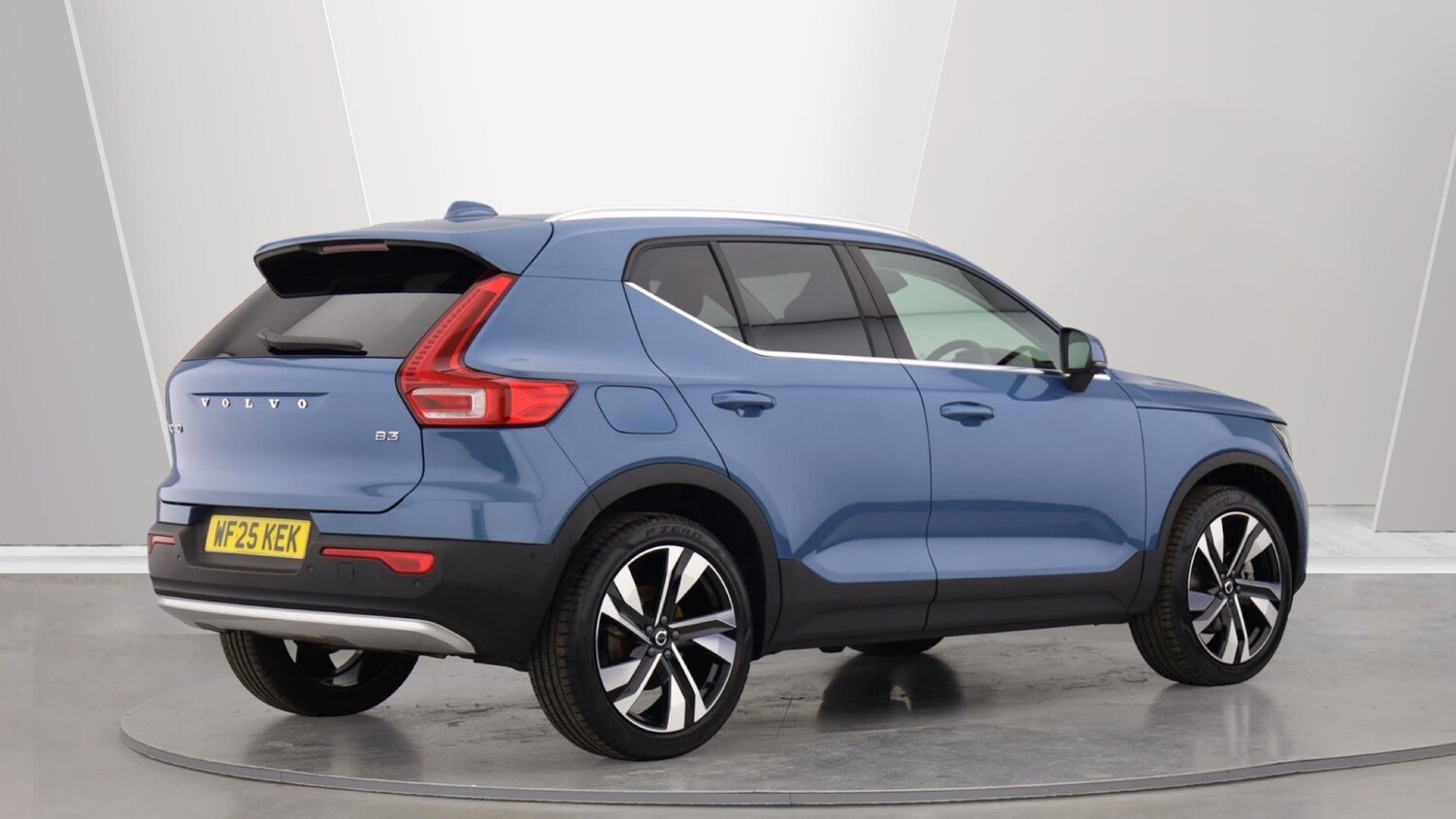 Used Volvo XC40 2025 for sale - 75990911: Photo 2