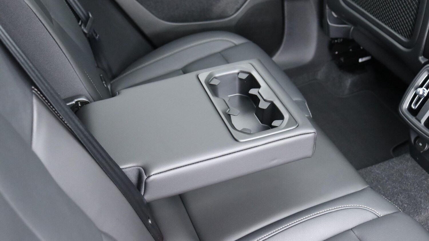 Used Volvo XC40 2025 for sale - 75990911: Photo 34