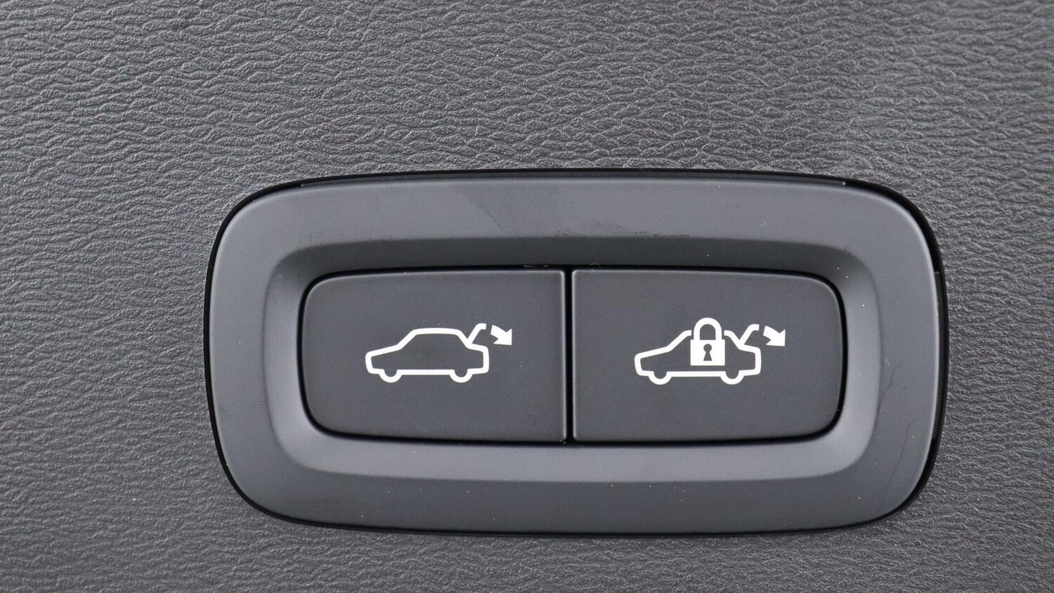 Used Volvo XC40 2025 for sale - 75990911: Photo 35