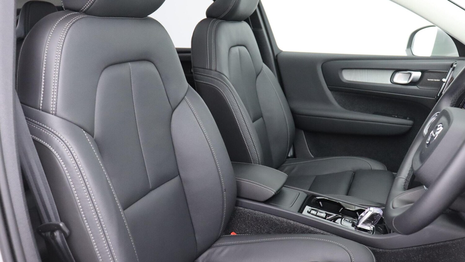 Used Volvo XC40 2025 for sale - 75990911: Photo 43