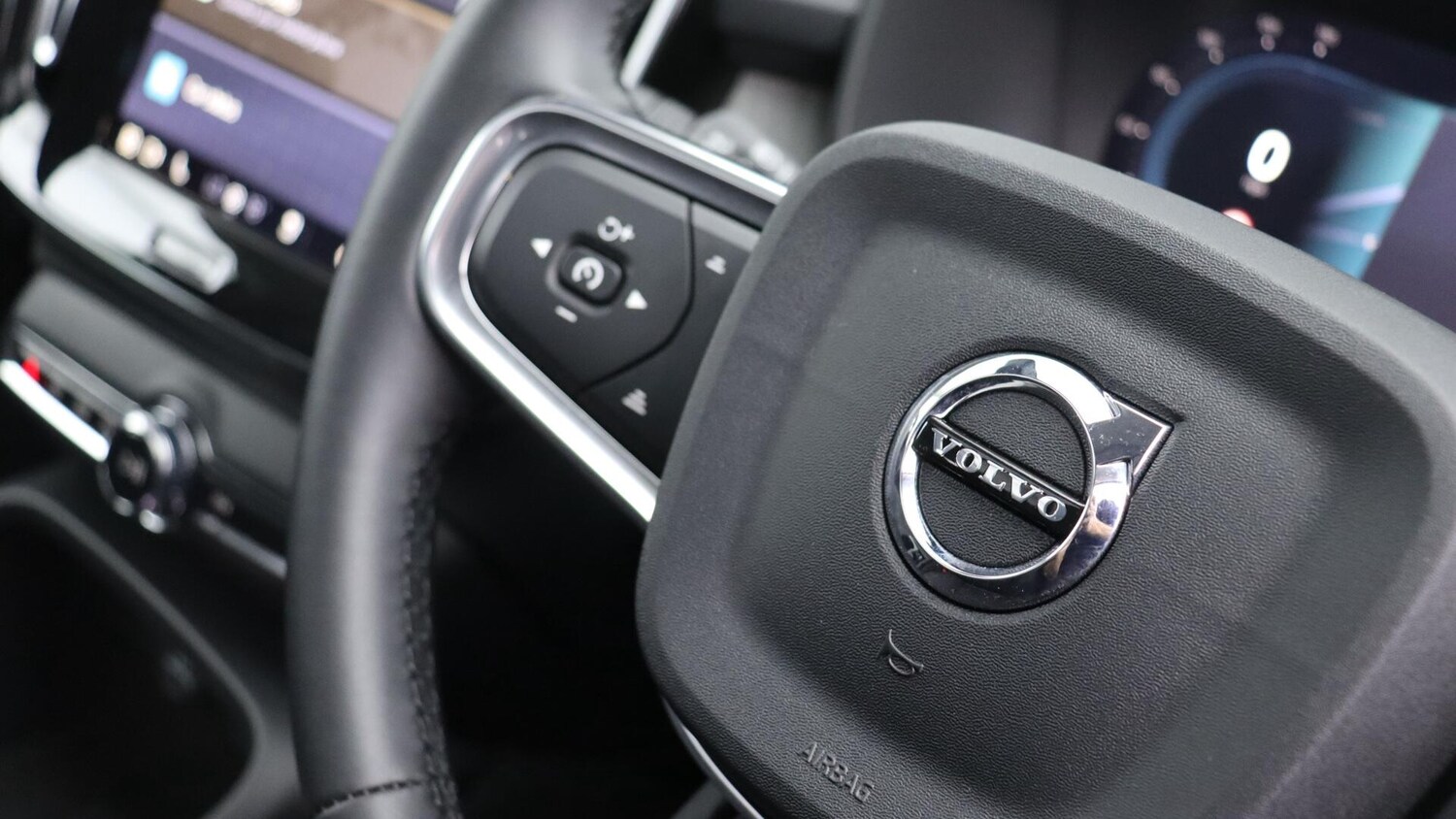 Used Volvo XC40 2025 for sale - 75990911: Photo 44