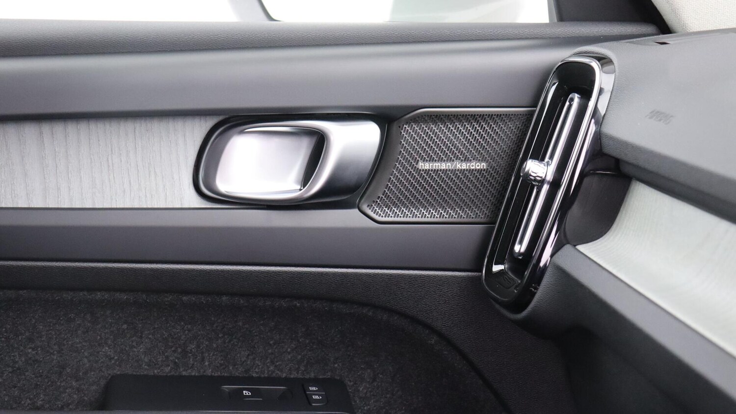 Used Volvo XC40 2025 for sale - 75990911: Photo 46
