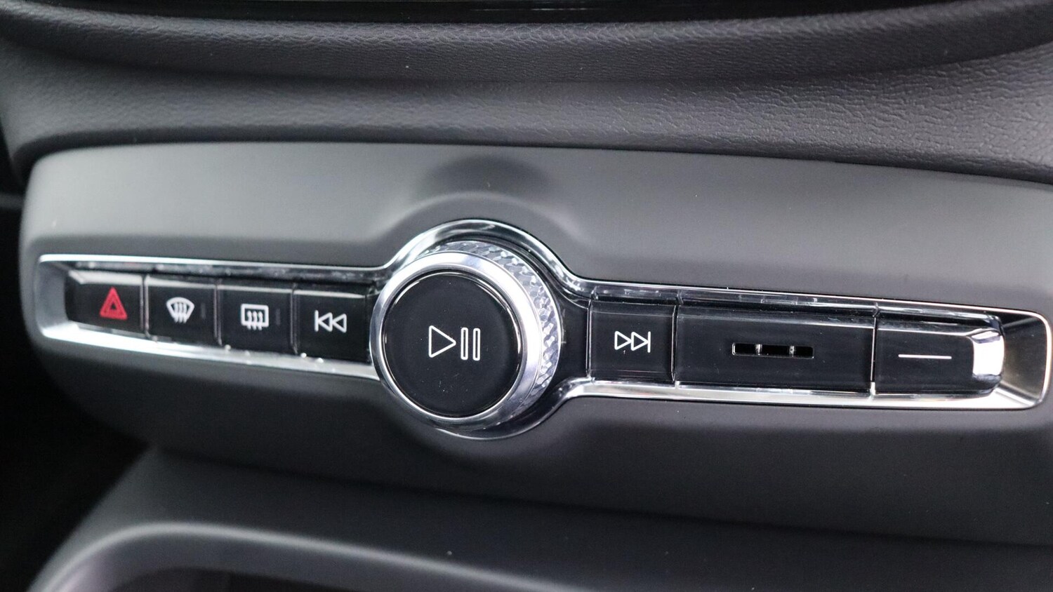 Used Volvo XC40 2025 for sale - 75990911: Photo 47