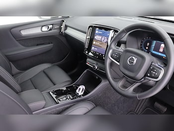 Used Volvo XC40 2025 for sale - 75990911: Photo 4