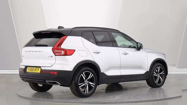 Used Volvo XC40 2018 for sale - 76250995: Photo 2