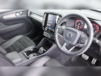 Used Volvo XC40 2018 for sale - 76250995: Photo
