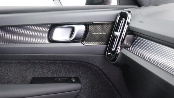 Used Volvo XC40 2021 for sale - 75729117: Photo 46