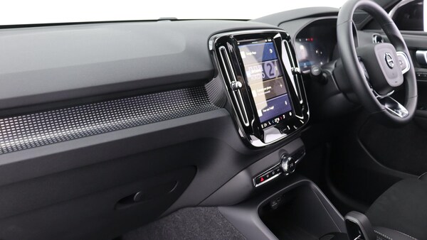 Used Volvo XC40 2025 for sale - 75769598: Photo 40