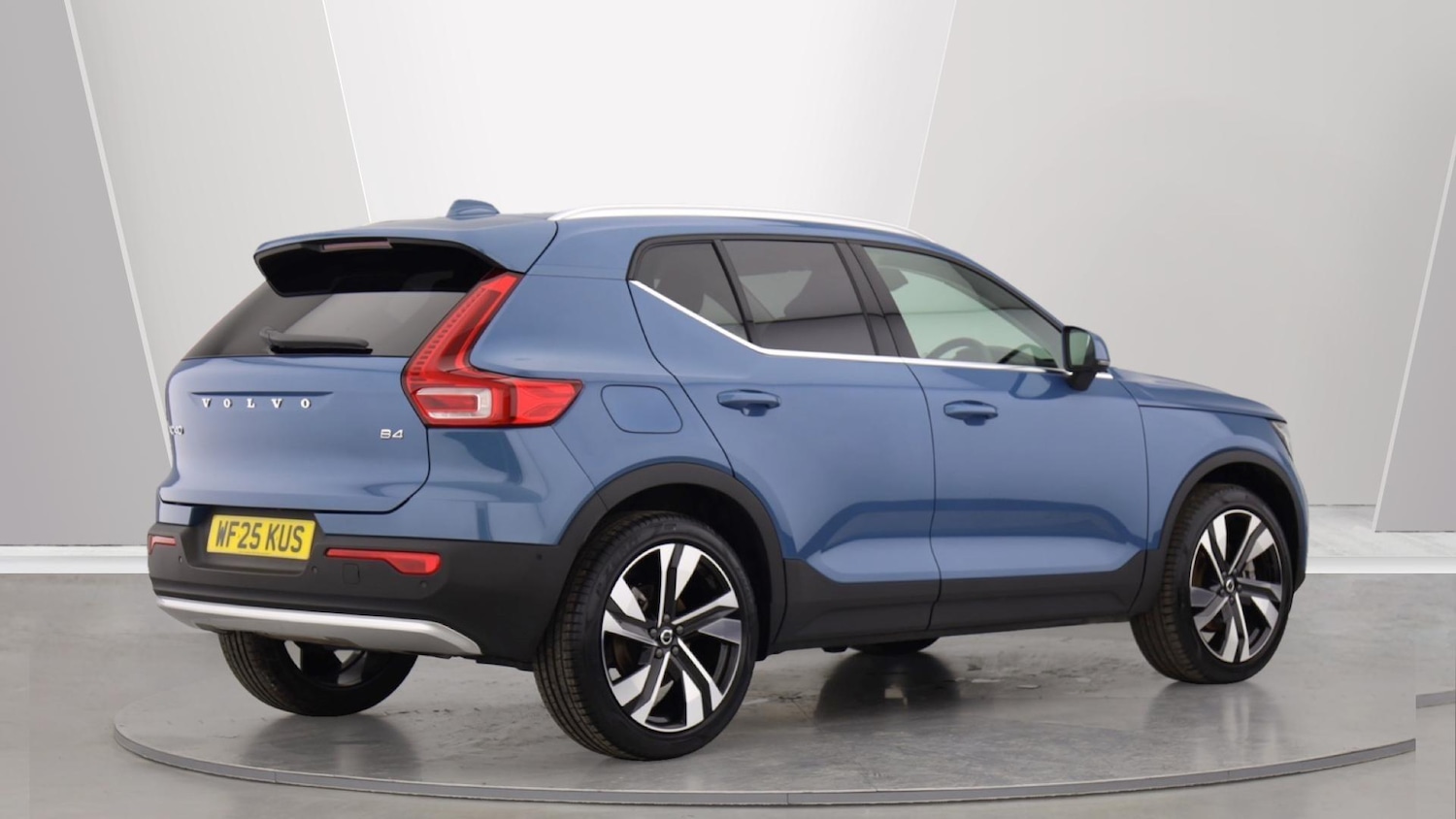Used Volvo XC40 2025 for sale - 76122332: Photo 2