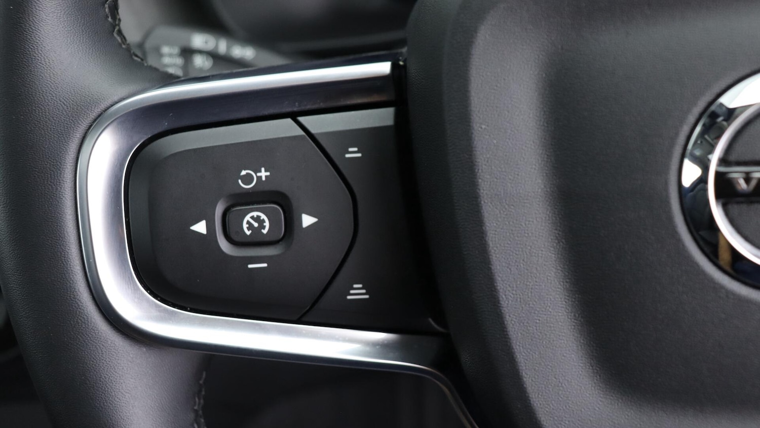 Used Volvo XC40 2025 for sale - 76122332: Photo 21