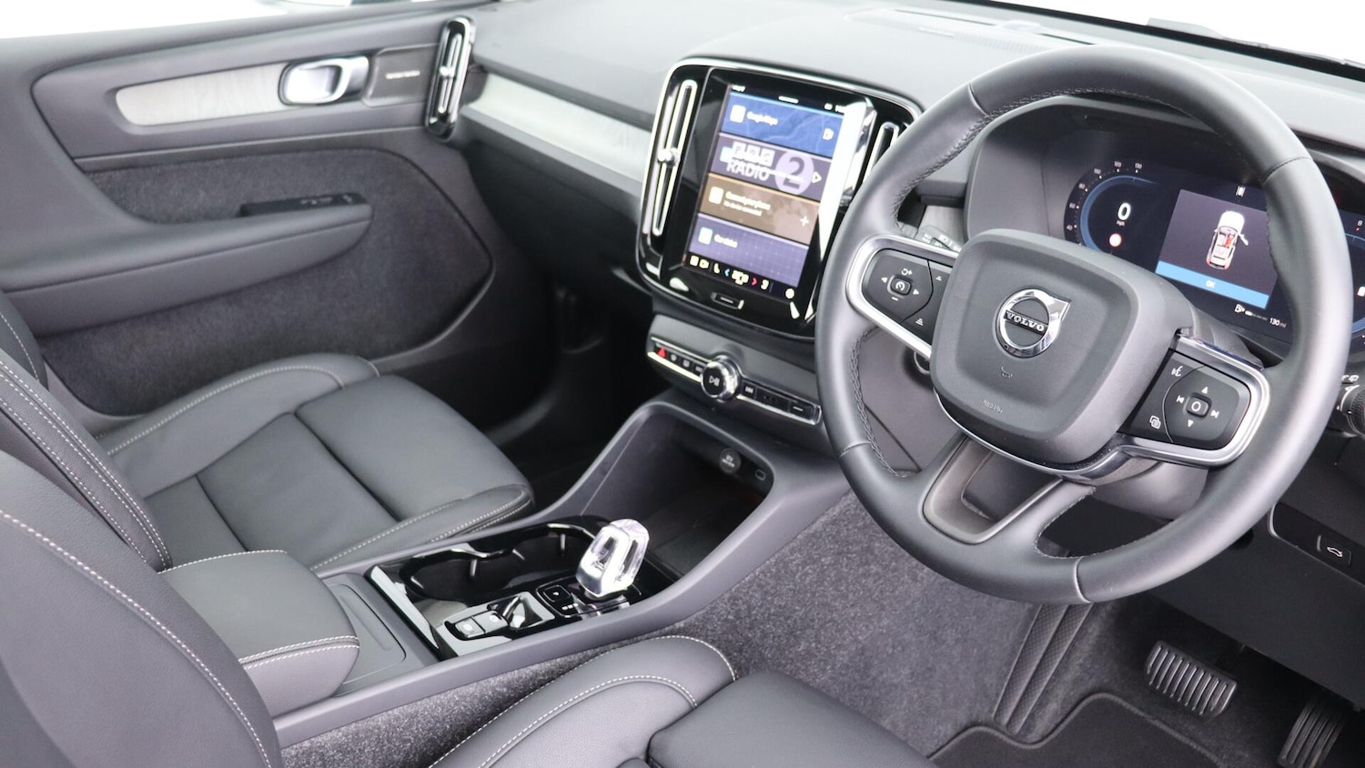 Used Volvo XC40 2025 for sale - 76122332: Photo 4