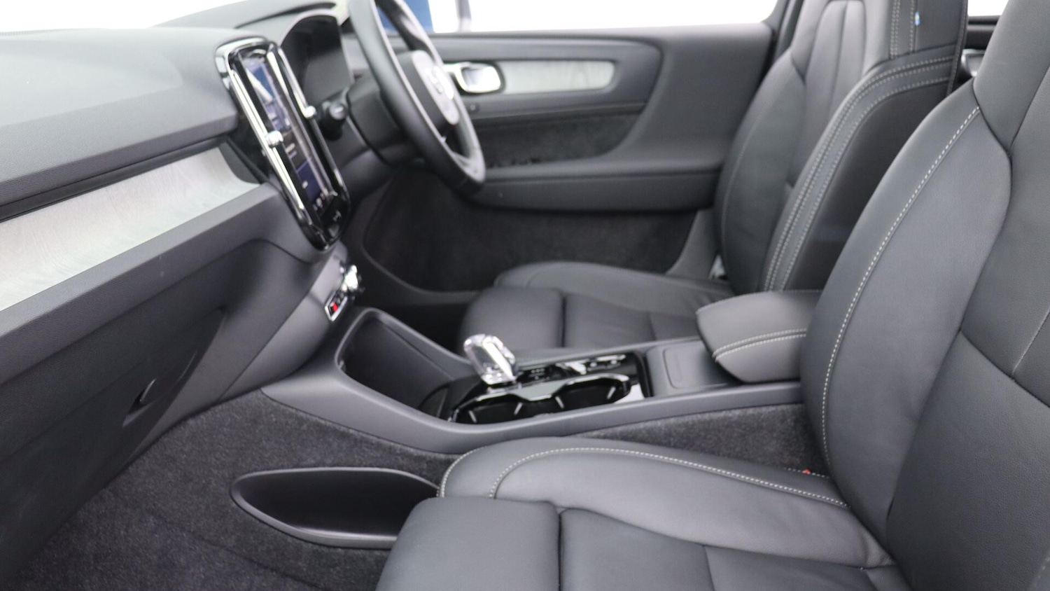 Used Volvo XC40 2025 for sale - 76122332: Photo 46
