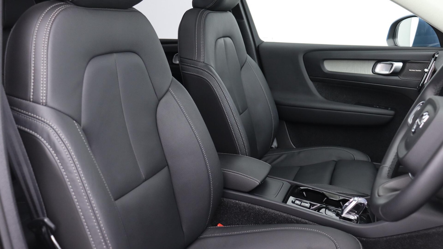 Used Volvo XC40 2025 for sale - 76122332: Photo 49