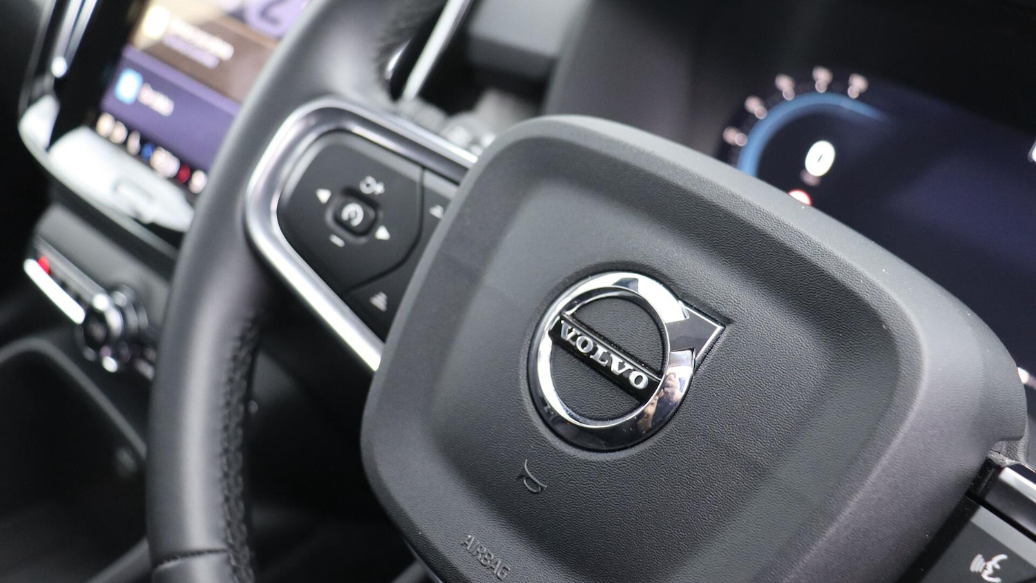 Used Volvo XC40 2025 for sale - 76122332: Photo 51