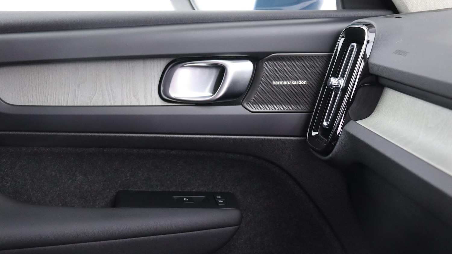Used Volvo XC40 2025 for sale - 76122332: Photo 52