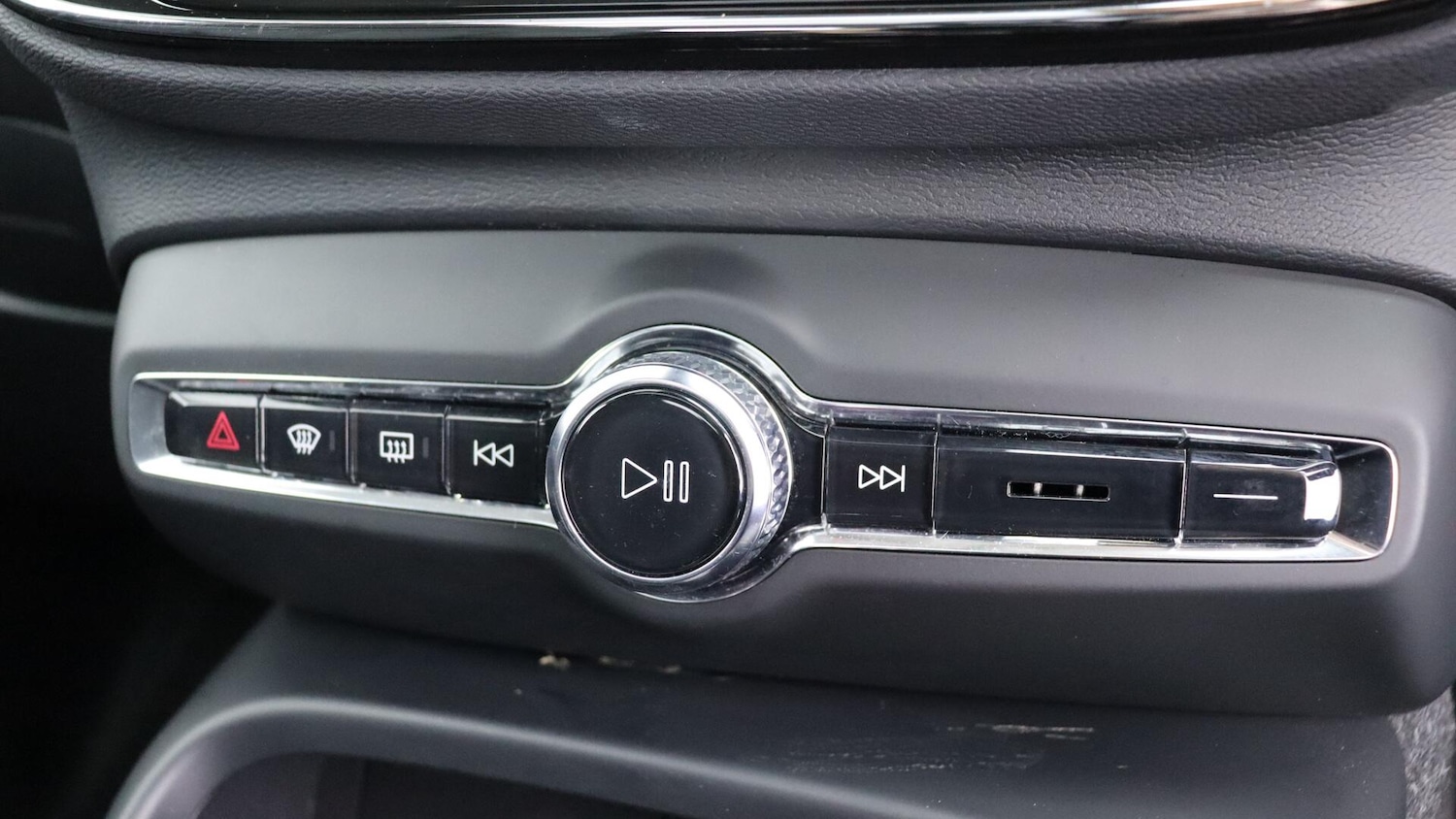 Used Volvo XC40 2025 for sale - 76122332: Photo 53