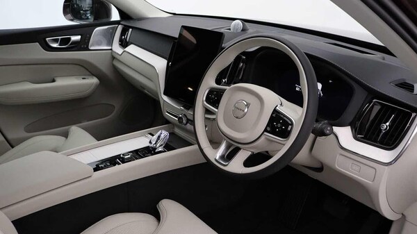 Used Volvo XC60 2025 for sale - 76283302: Photo 5