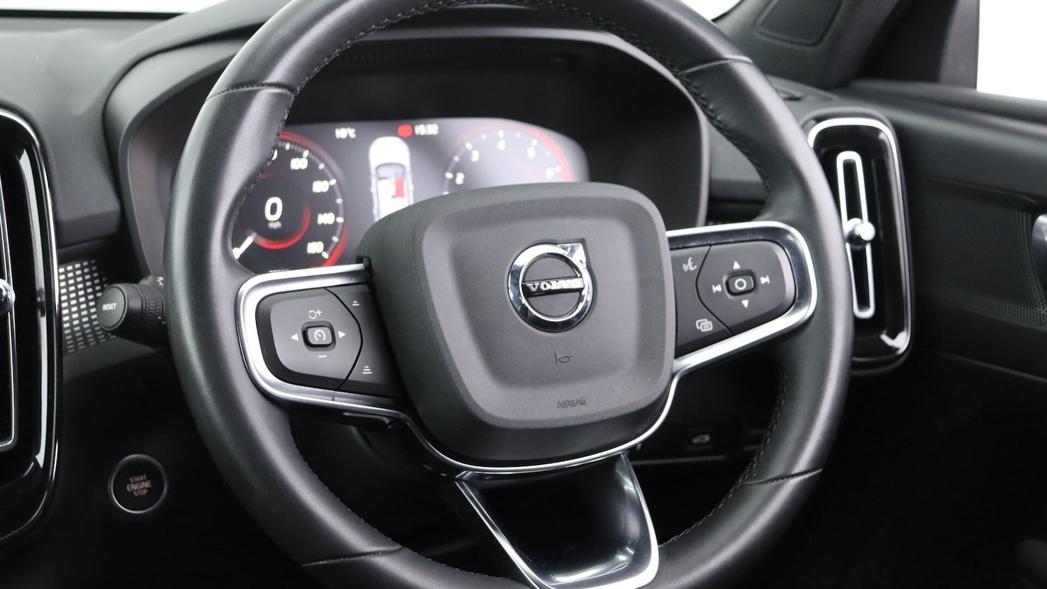 Used Volvo XC40 2021 for sale - 76031844: Photo 10