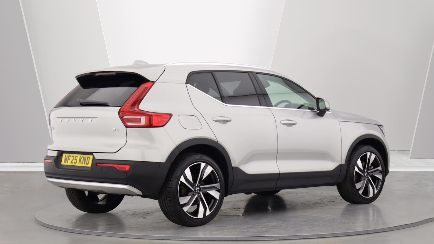 Used Volvo XC40 2025 for sale - 75979029: Photo 2