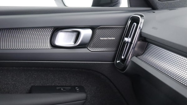 Used Volvo XC40 2025 for sale - 75350950: Photo 47