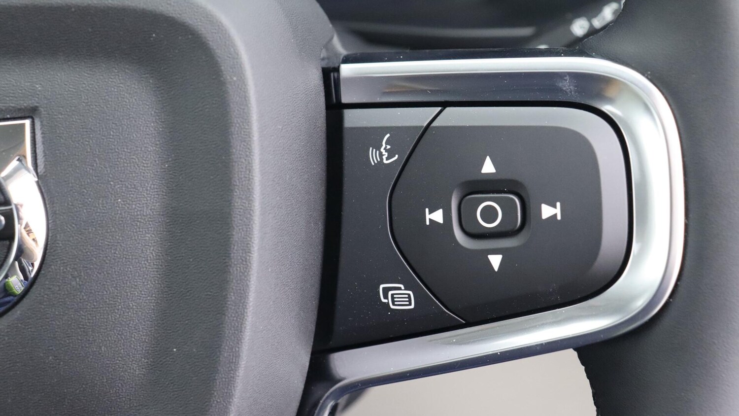 Used Volvo XC40 2025 for sale - 76083833: Photo 22
