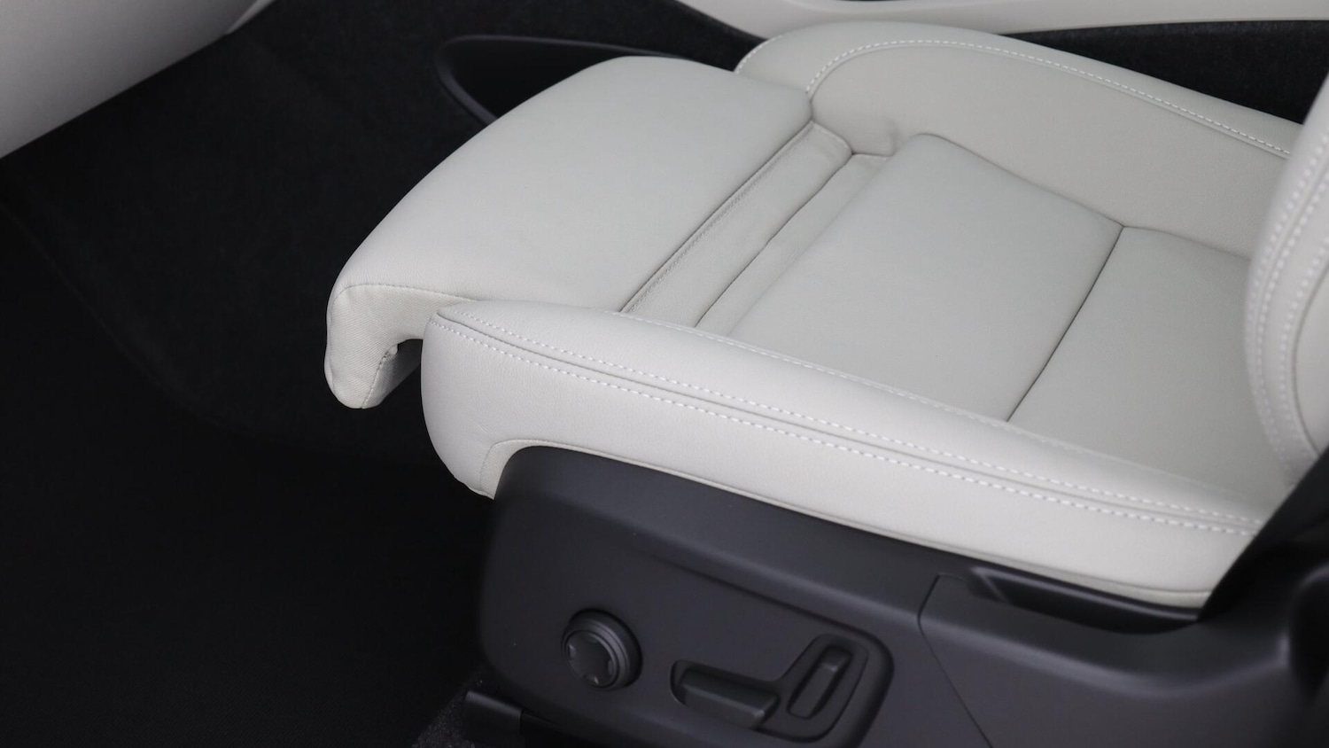 Used Volvo XC40 2025 for sale - 76083833: Photo 30