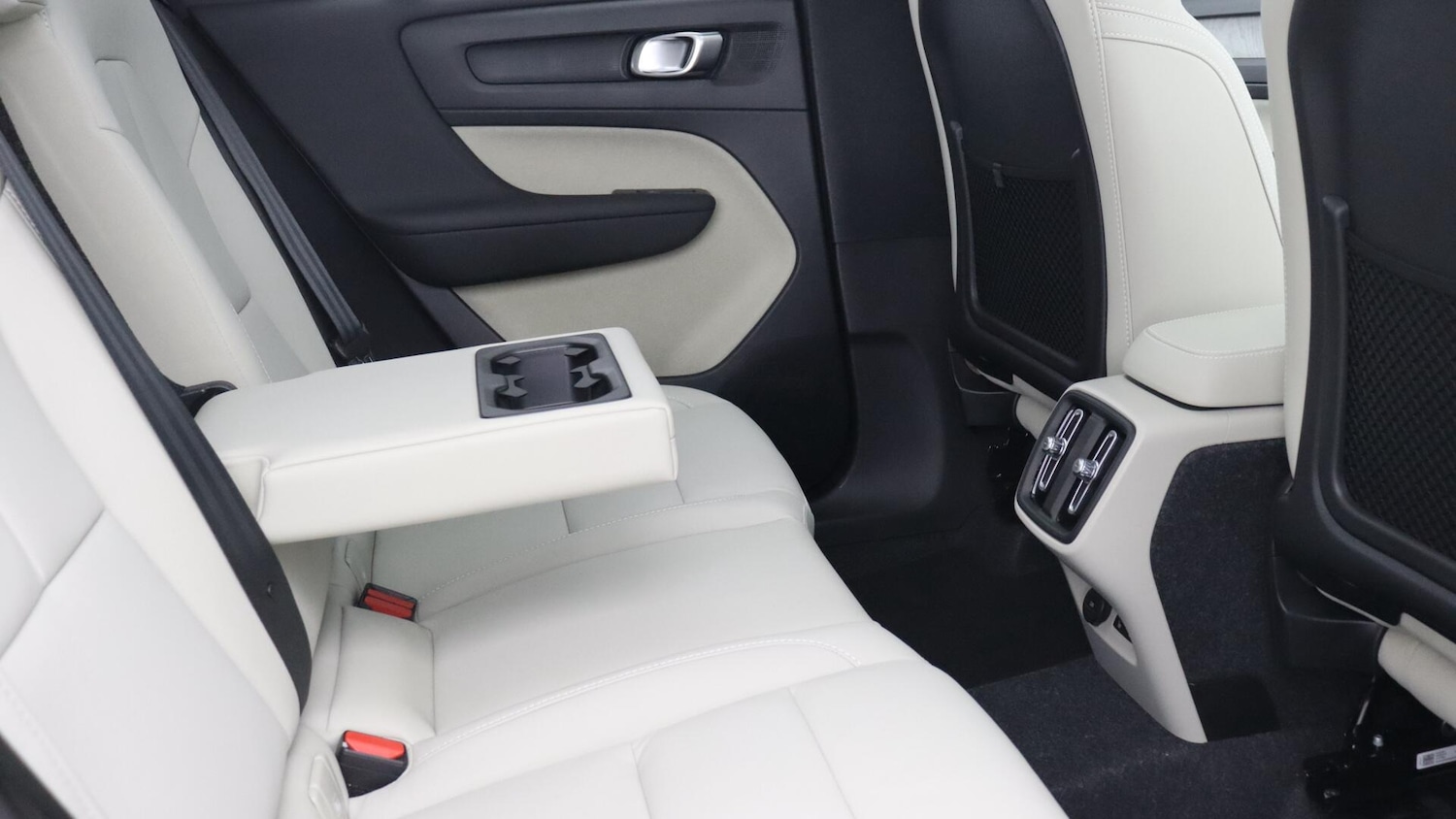 Used Volvo XC40 2025 for sale - 76083833: Photo 33
