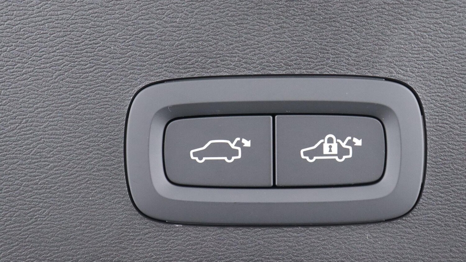 Used Volvo XC40 2025 for sale - 76083833: Photo 35