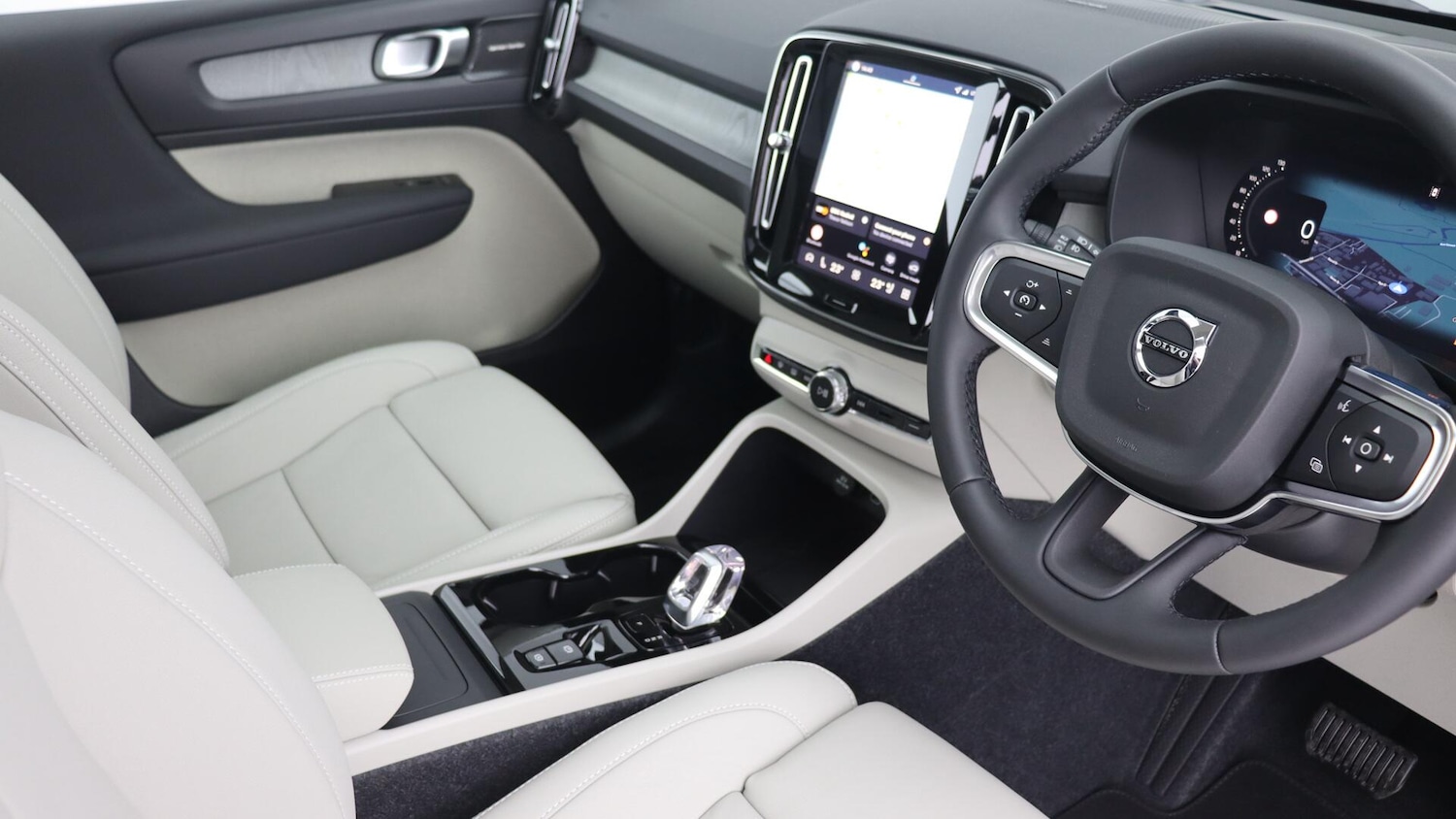Used Volvo XC40 2025 for sale - 76083833: Photo 4