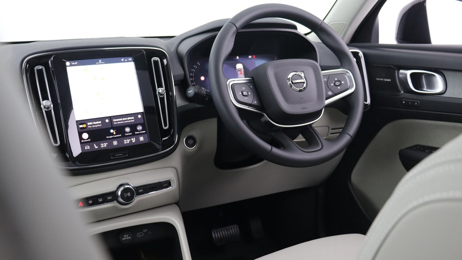 Used Volvo XC40 2025 for sale - 76083833: Photo 43
