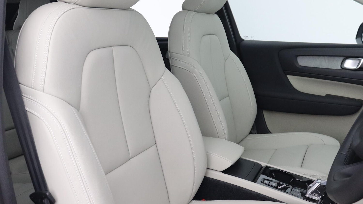 Used Volvo XC40 2025 for sale - 76083833: Photo 46