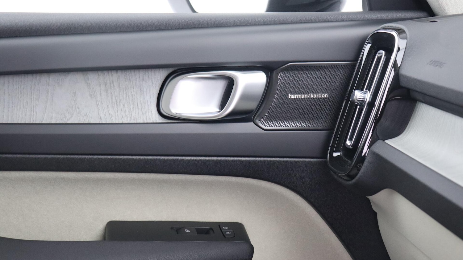Used Volvo XC40 2025 for sale - 76083833: Photo 50