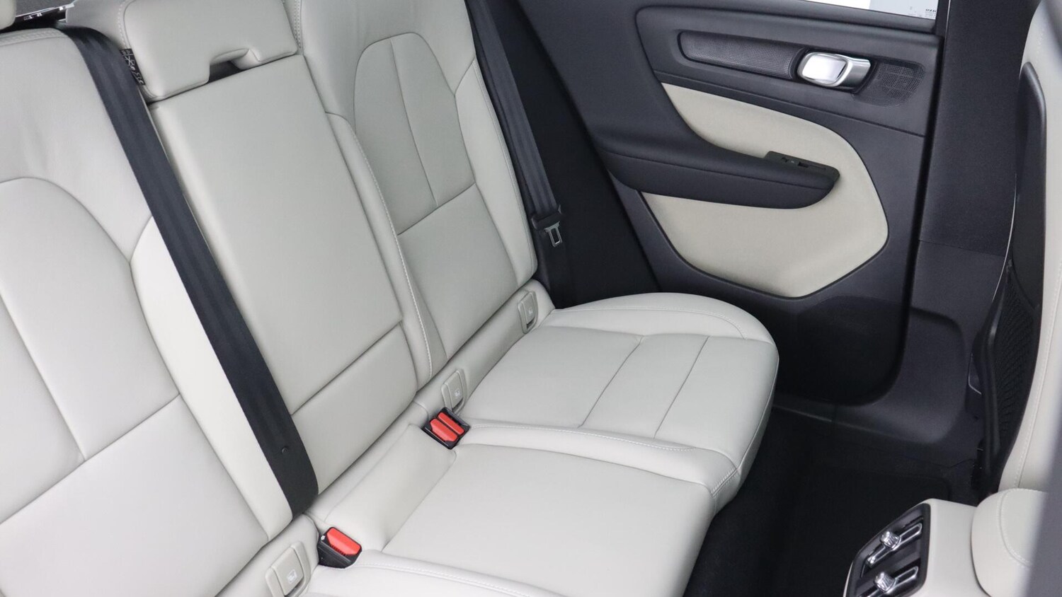 Used Volvo XC40 2025 for sale - 76083833: Photo 6