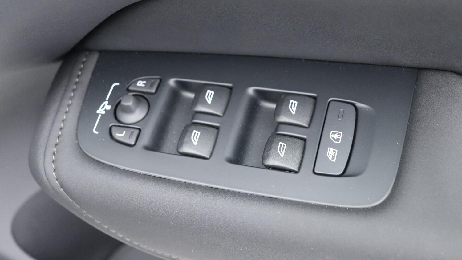 Used Volvo XC60 2025 for sale - 76337740: Photo 24