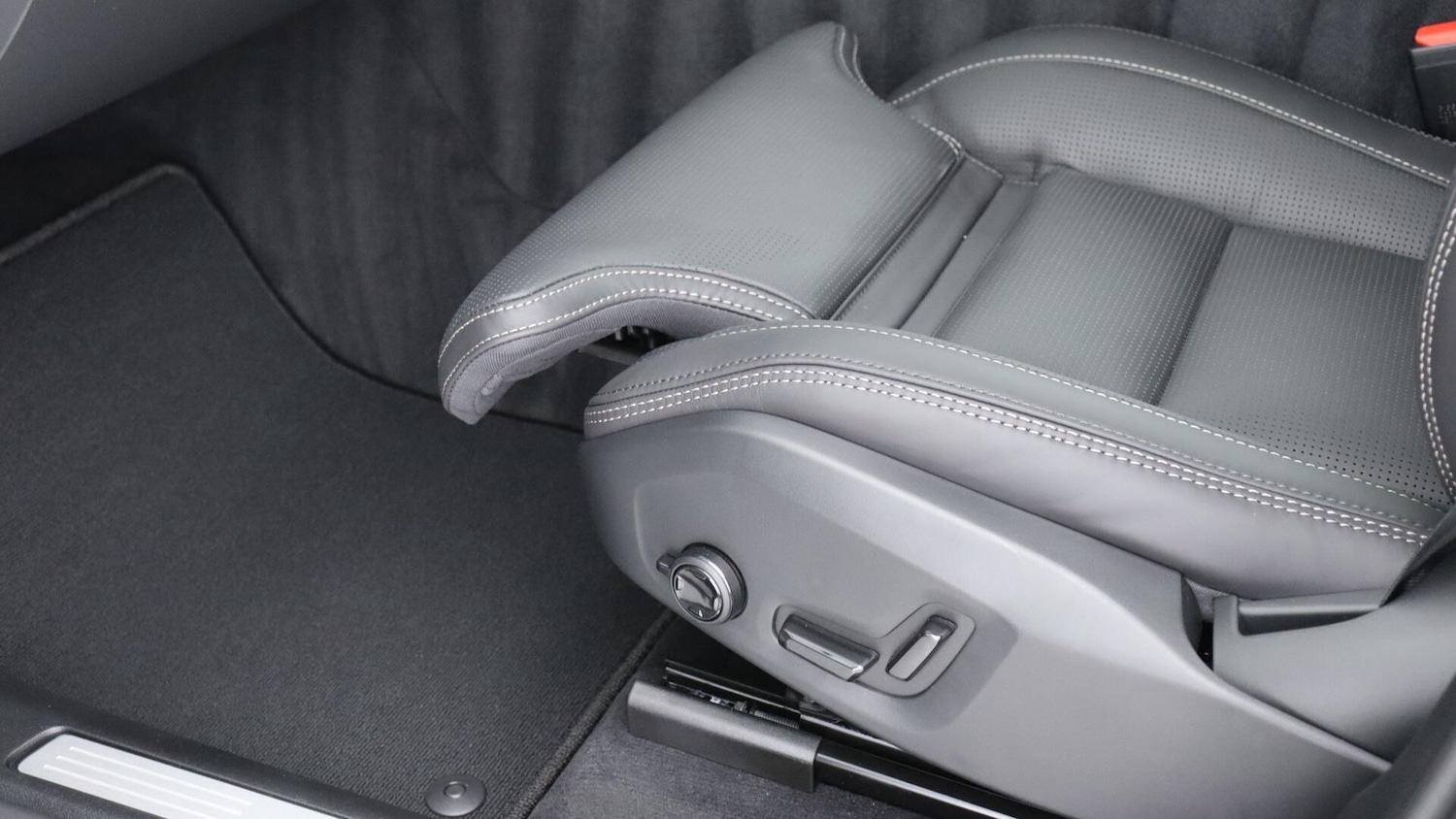 Used Volvo XC60 2025 for sale - 76337740: Photo 30
