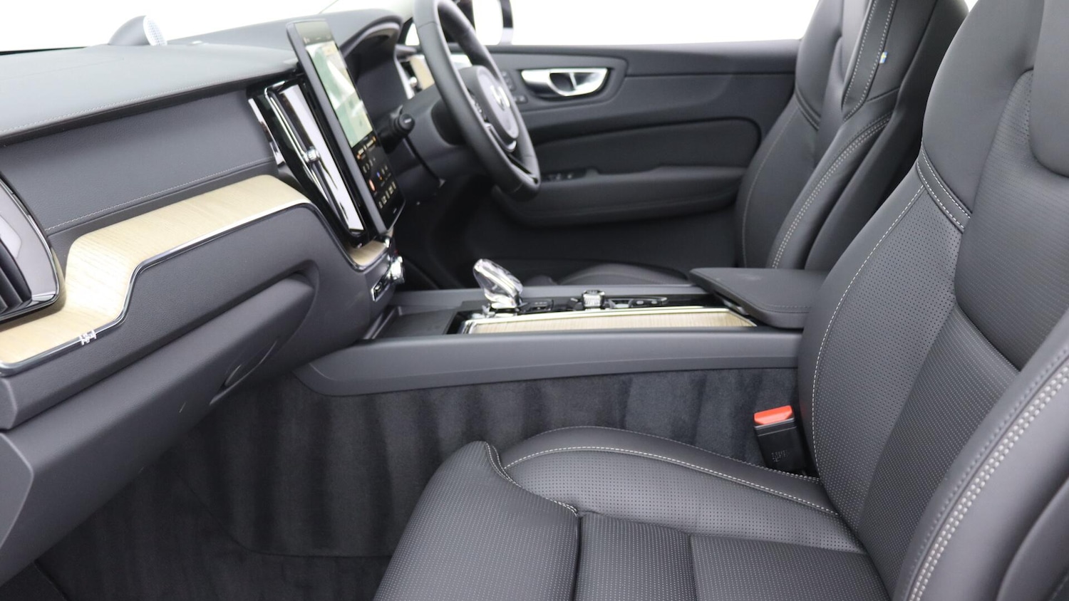 Used Volvo XC60 2025 for sale - 76337740: Photo 42