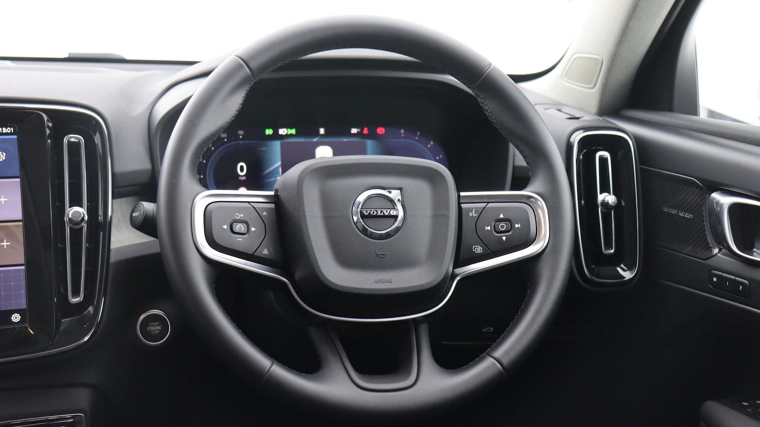 Used Volvo XC40 2025 for sale - 76109309: Photo 10