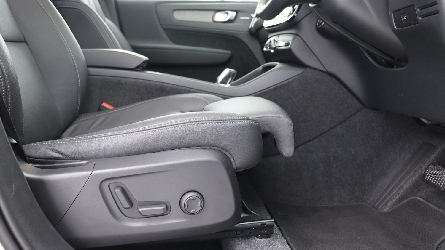 Used Volvo XC40 2025 for sale - 76109309: Photo 15