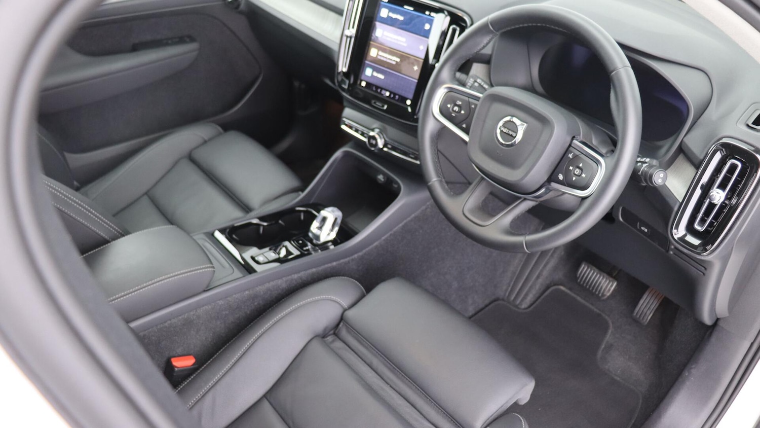 Used Volvo XC40 2025 for sale - 76109309: Photo 16
